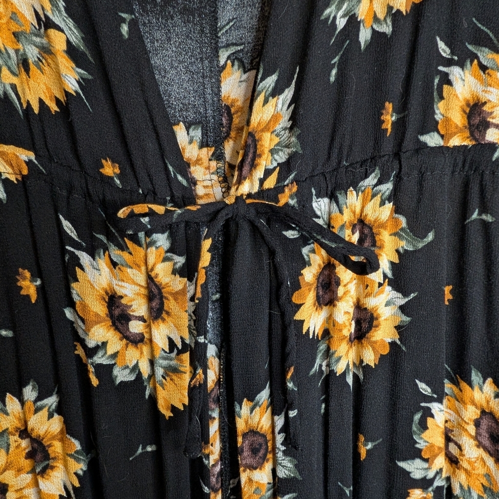Black and Sunflower kimono - Picture 2 of 9